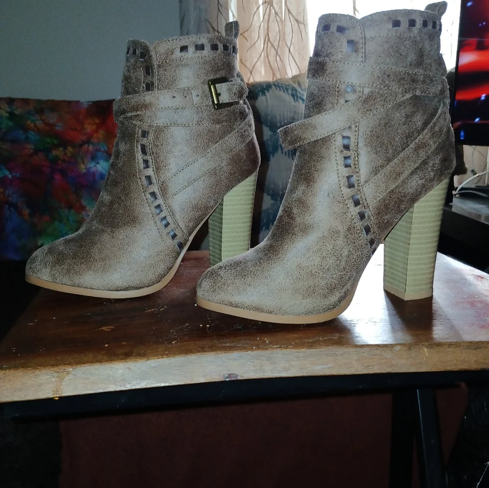VENUS Booties - Picture 1 of 6